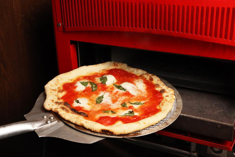 ピザと自然派ワインが自慢のお店！