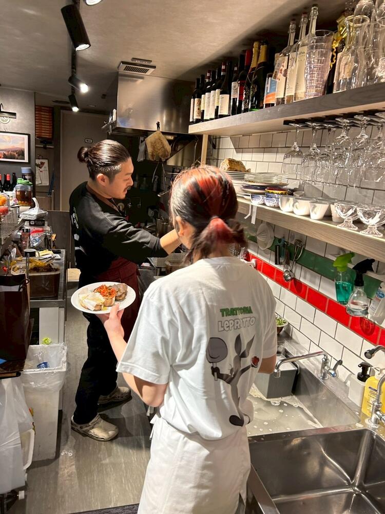 清潔感のある内装で働きやすいお店です！