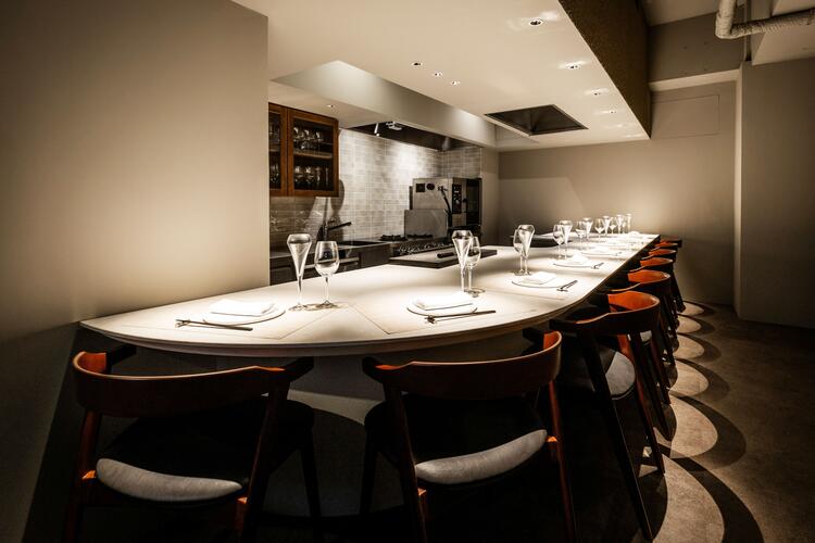 カウンター8席のみの上質空間