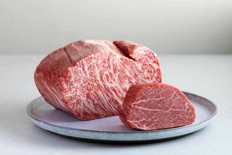 月齢30カ月以上長期肥育された和牛を使用