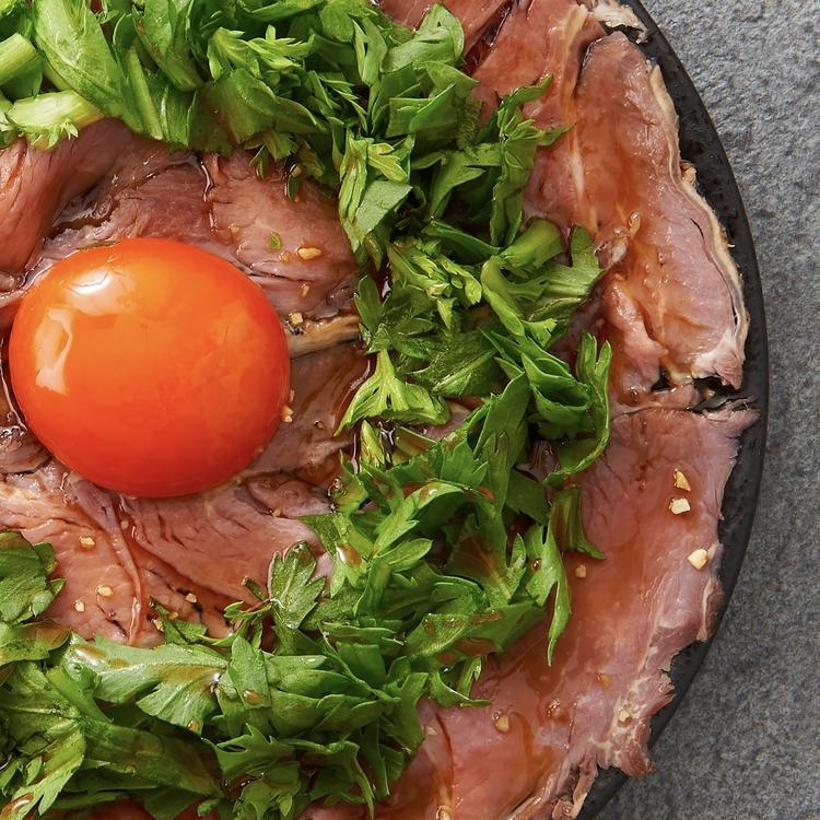 春菊と牛タンのすき焼きユッケ