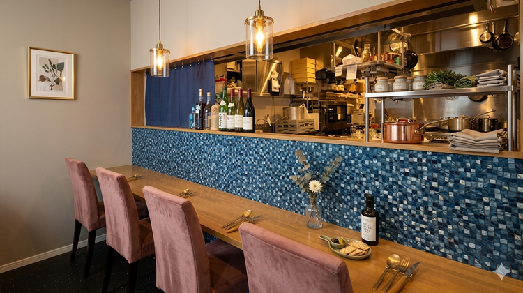 プライベート感のあるカウンター席