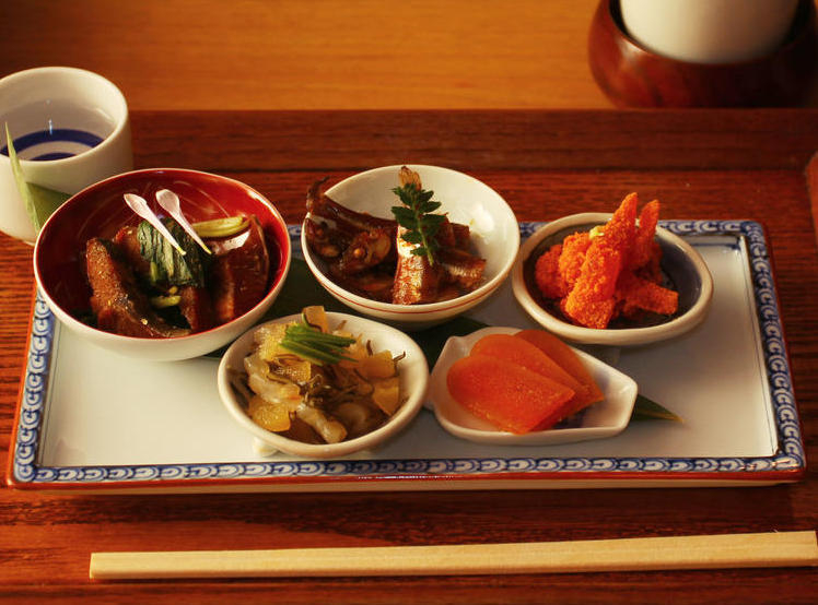 冷凍・化学調味料禁止、全て手作りのアテ