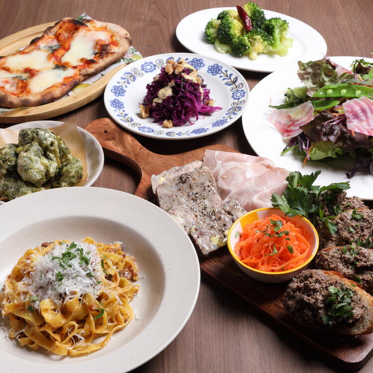 季節の食材を大切にした小皿料理