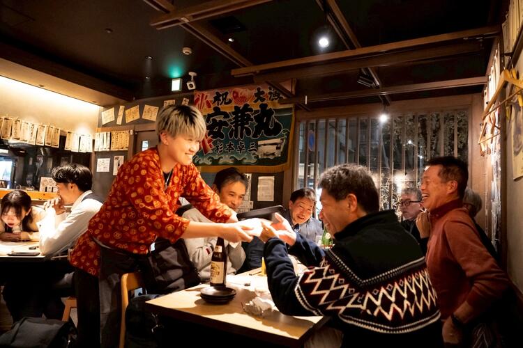 とにかく明るく楽しい料理居酒屋です。