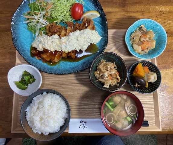 昼夜業態が異なるので飽きません◎