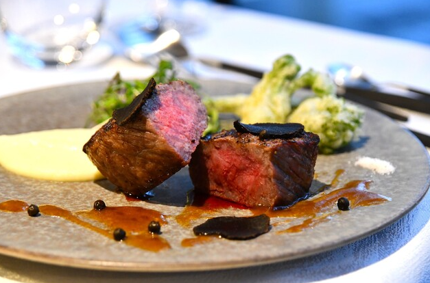 本格コース料理の上質なサービスを習得◎