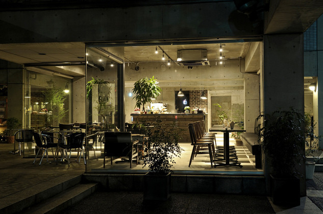 昼と夜、二つの顔を持つ上質な店舗♪