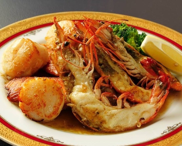 上品で静かなお店です