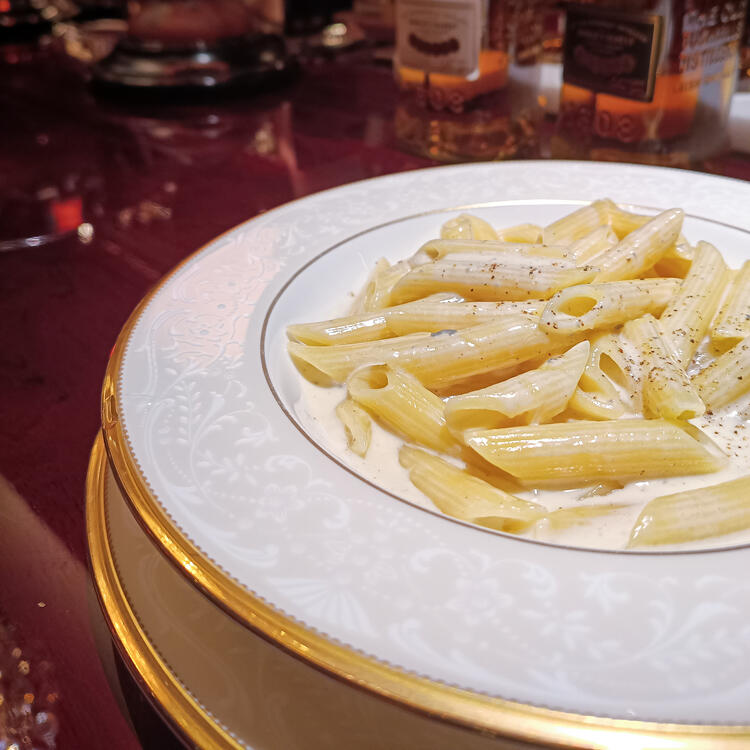 料理もしっかり、ゴルゴンゾーラのペンネ