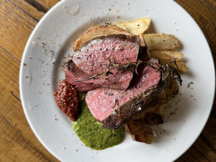 肉料理がメイン！