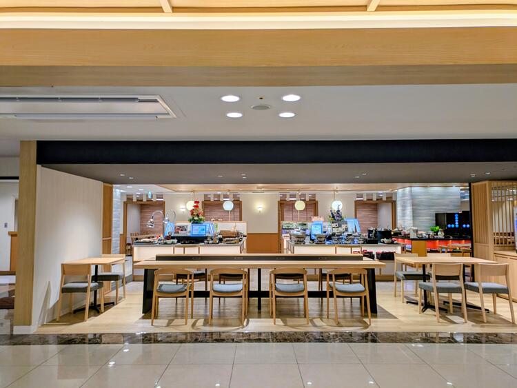 リニューアルした綺麗なレストランです！