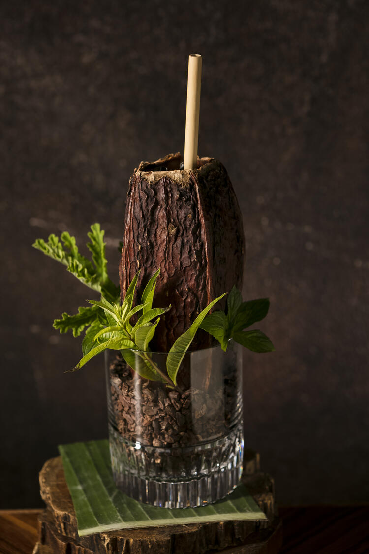 本物のカカオポッドをつかったカクテル