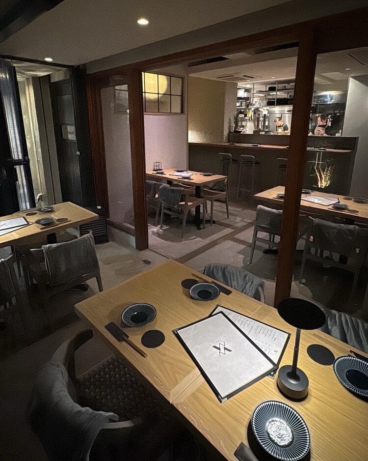 デザイナー設計のモダンな空間