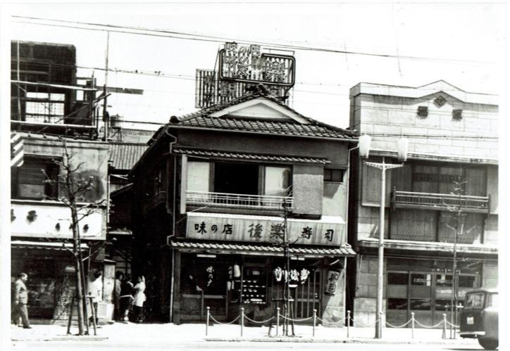 伝統ある場所をモダンな造りに改装