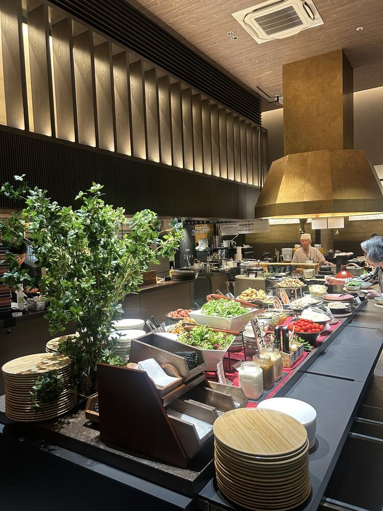 活気があふれるビュッフェ会場