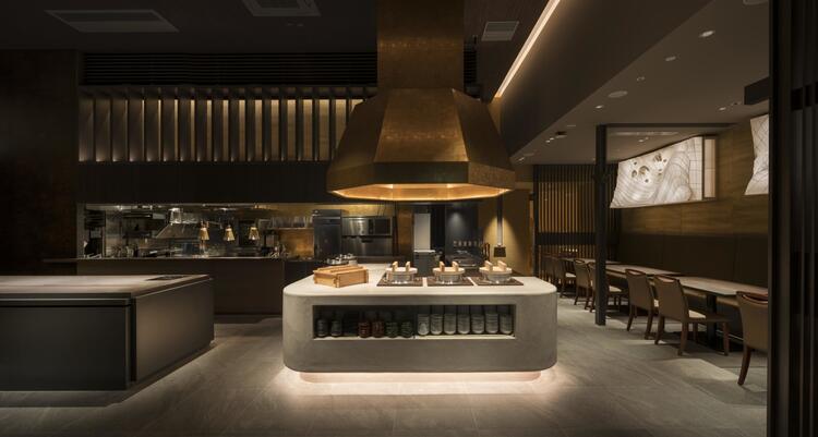 シックで大人な空間で、一流を学べる