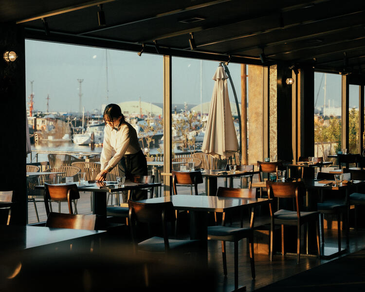 落ち着いた空間でサービスを学べます