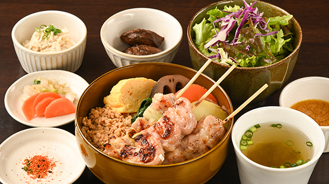 テレビにも取り上げられたランチ限定焼鳥丼