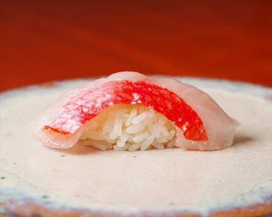 麻布十番駅徒歩3分！高級寿司店で働く◎