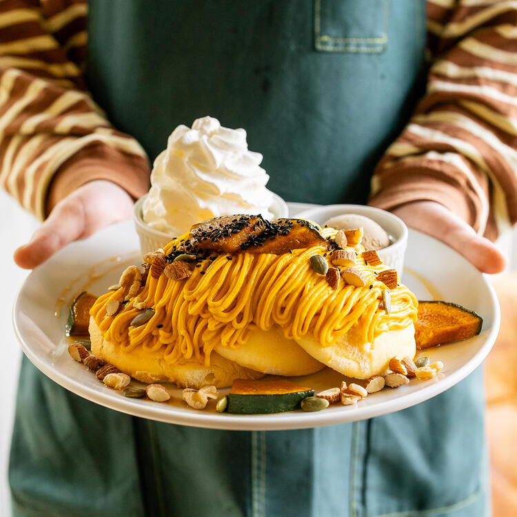 期間限定パンケーキの考案も！