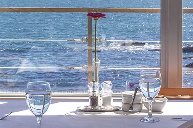 まるで海に浮かぶような、圧倒的パノラマ