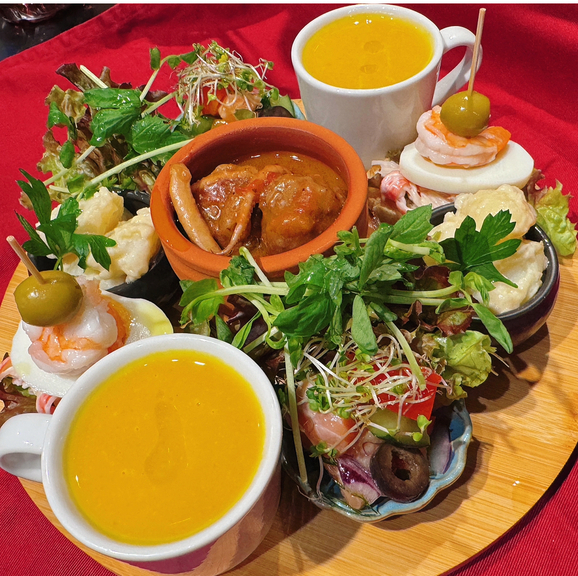 美味しいタパス＆ピンチョス盛り合わせ