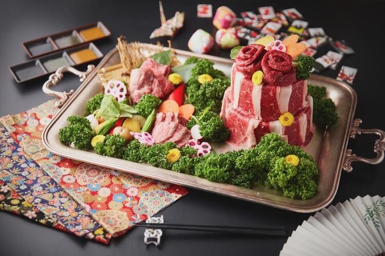 お祝いの日には、肉ケーキでサプライズ