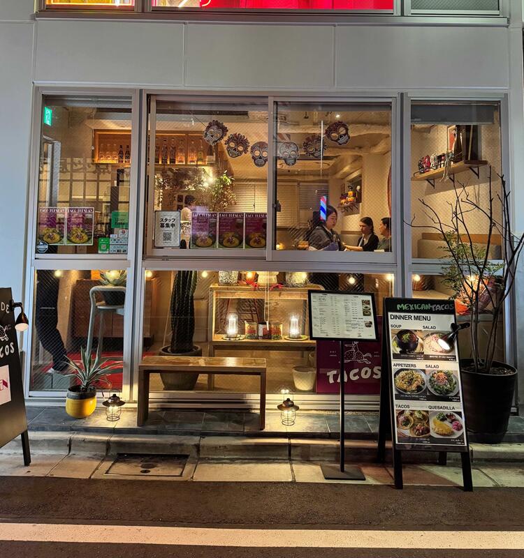 おしゃれなメキシコに居るようなお店です。