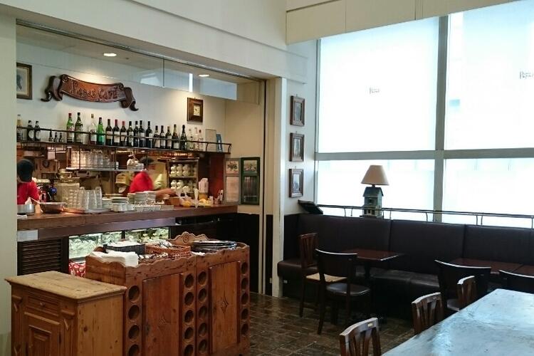 お客様の顔が見えるオープンキッチン