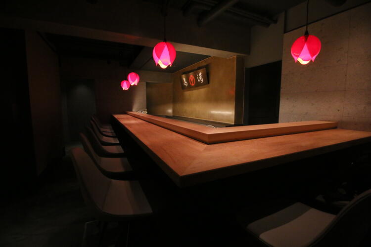 静寂に包まれるカウンター