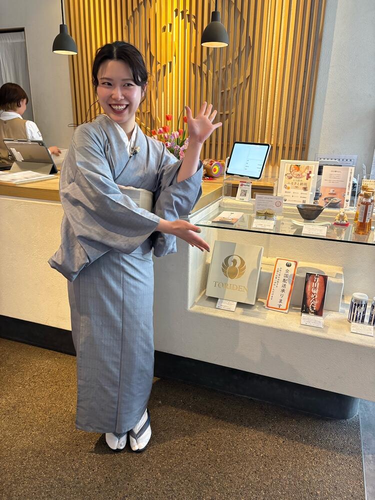 着物を着ての接客も