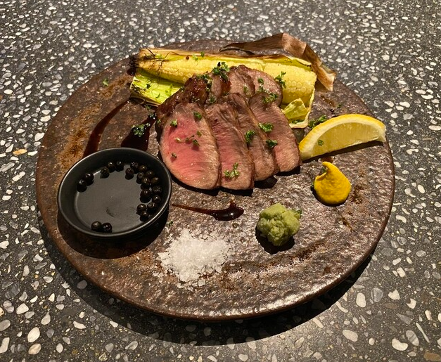 和食の基礎からバーの技術まで幅広く習得