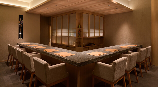 創作和食と本格バーが融合したお店です