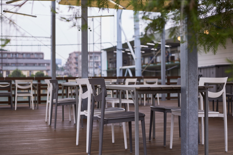 開放感あるおしゃれなテラス席も大人気！