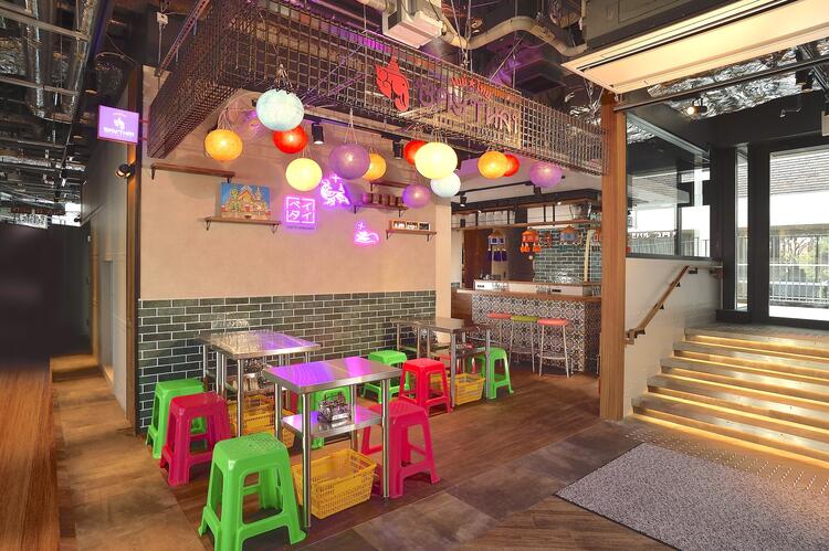 タイの屋台街のような活気あふれる空間