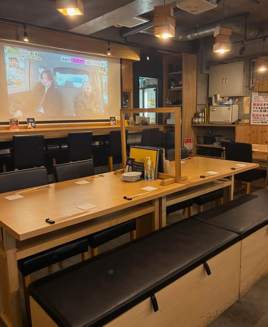 落ち着いた雰囲気の店内