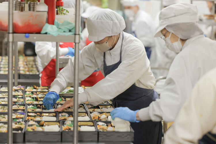 弁当と日本食をご提供※画像は国内店舗