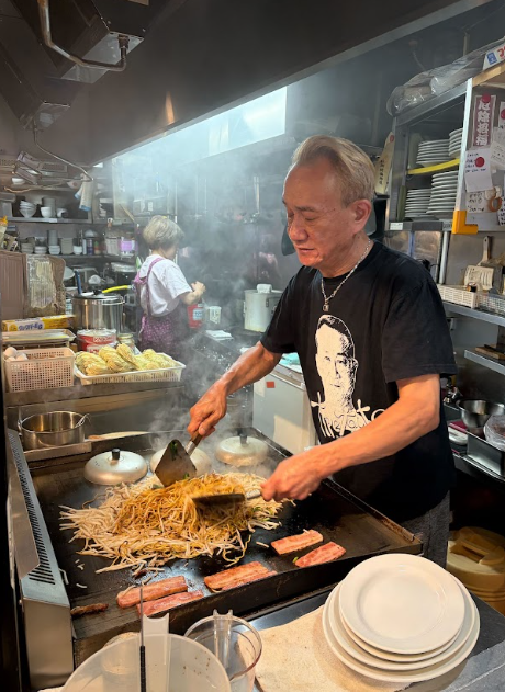自慢の両面焼きそばも3か月ほどでマスター
