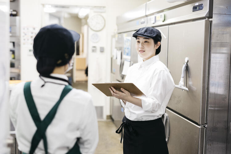 規則正しい時間で料理を提供します