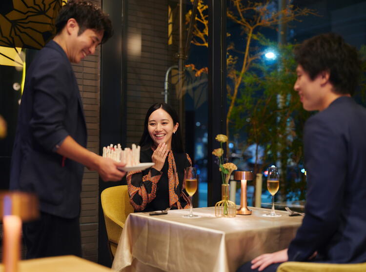 お洒落な店内でお食事