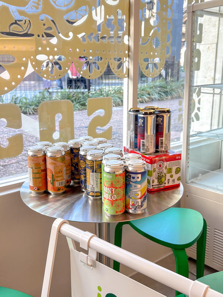 クラフトビールは定期的に品揃え変更！