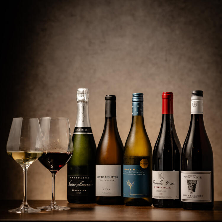 各地から取り寄せたワイン