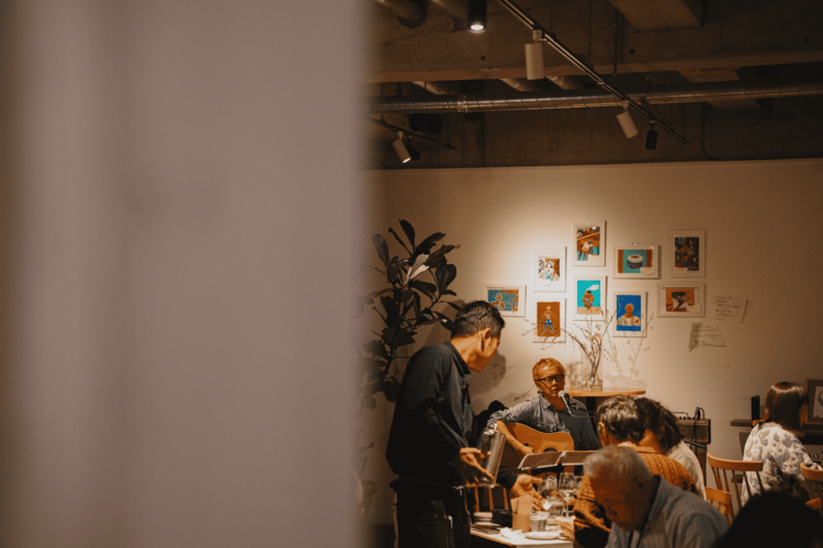 週末には地域アーティストのLIVEも！