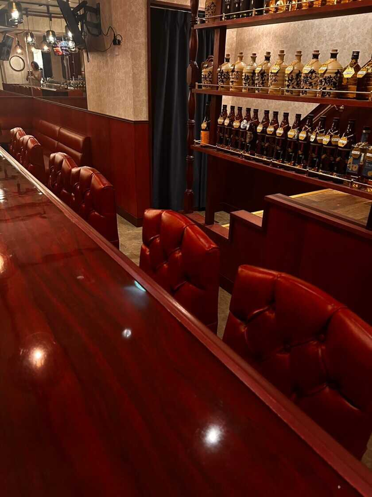 地元密着の温かい雰囲気の紹介制バー