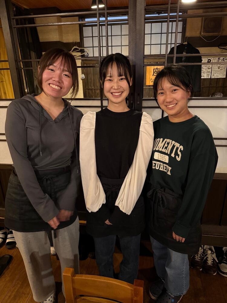 髪型自由＆美味しいまかないもあります♪