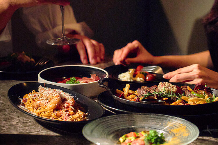 前菜〜メインまでの幅広いメニュー。