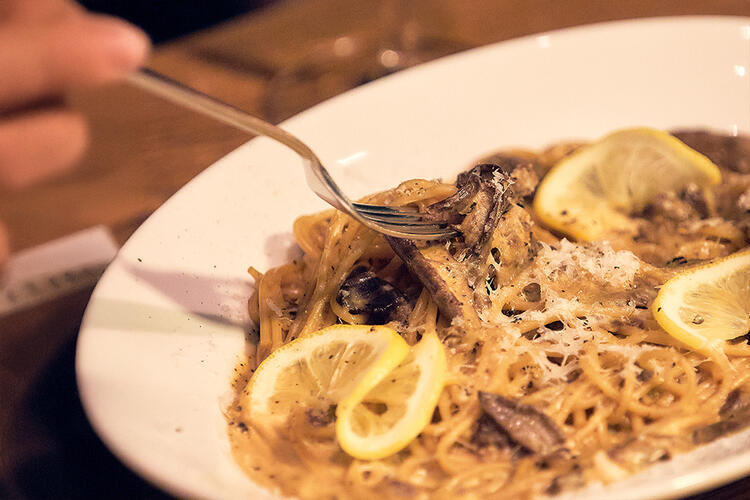 こだわりの食材の料理を提供。