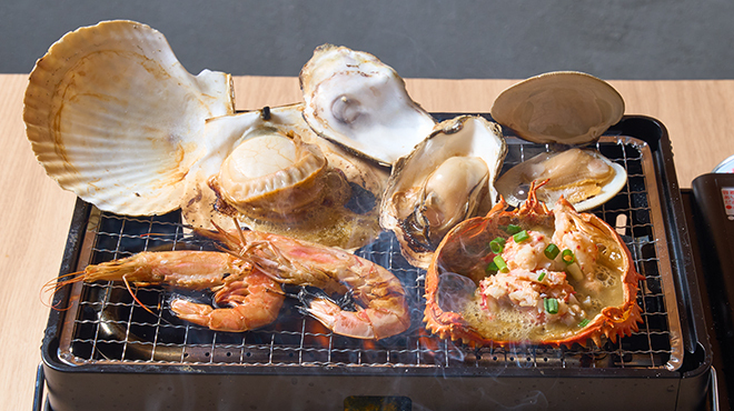 厚岸から直送の魚介を浜焼きでご提供！