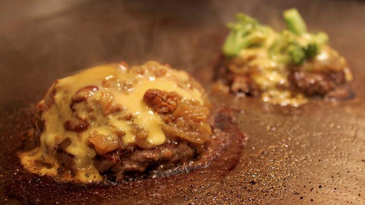 経験を積んでハンバーガーを作れる一員に